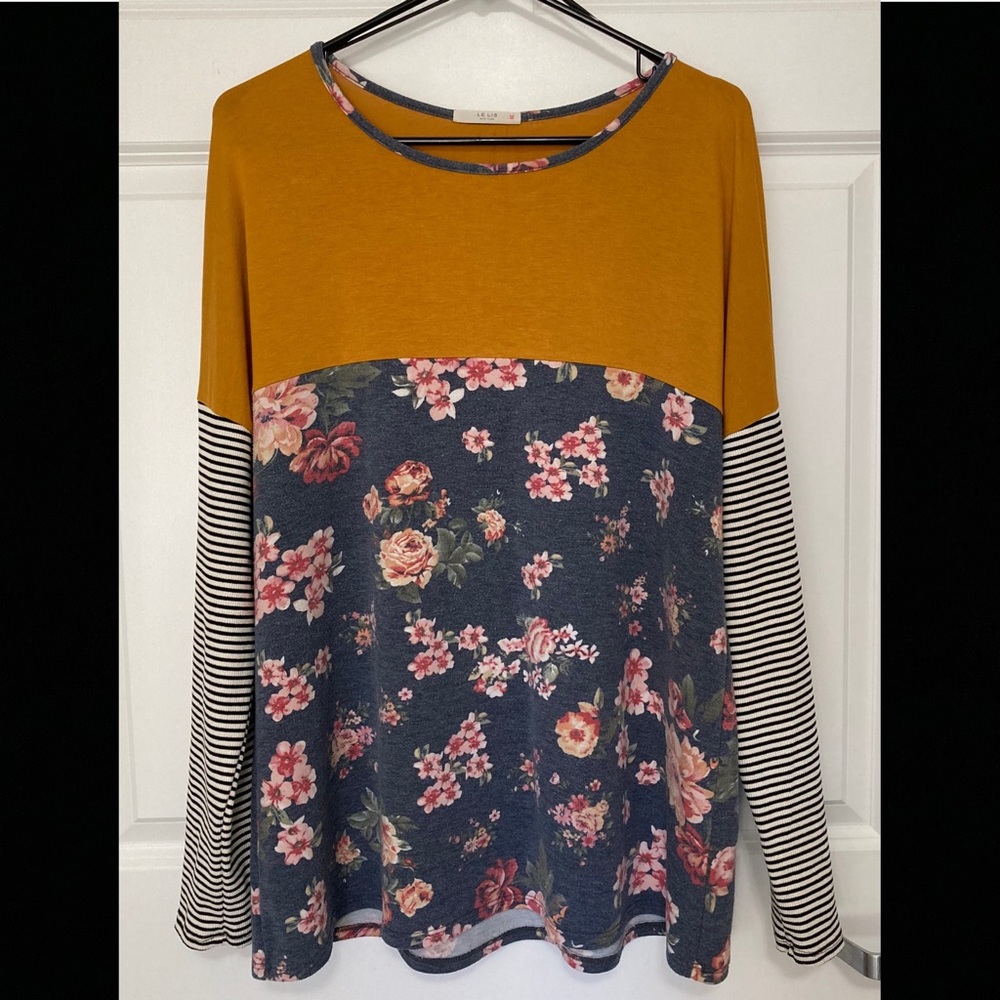 Le Lis mixed media top